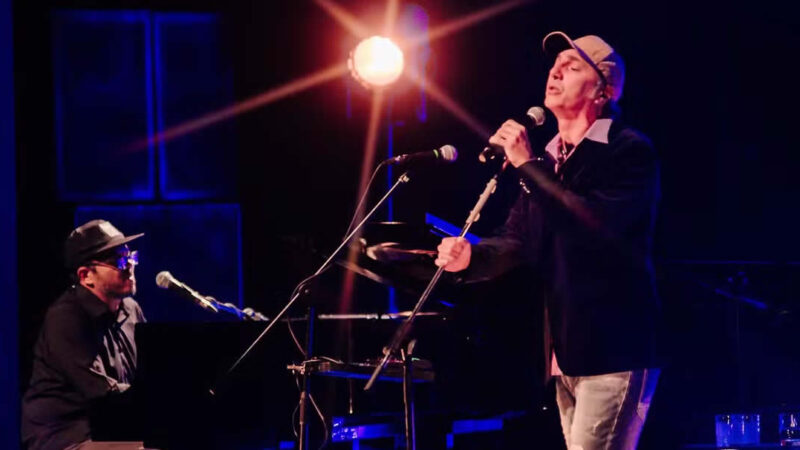 Zeca Baleiro se apresenta em Ribeirão Preto com seu novo show “Piano”