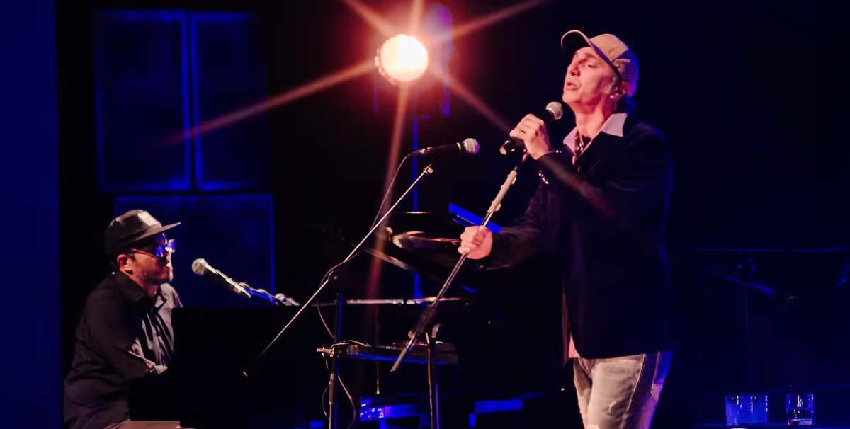Zeca Baleiro se apresenta em Ribeirão Preto com seu novo show “Piano”